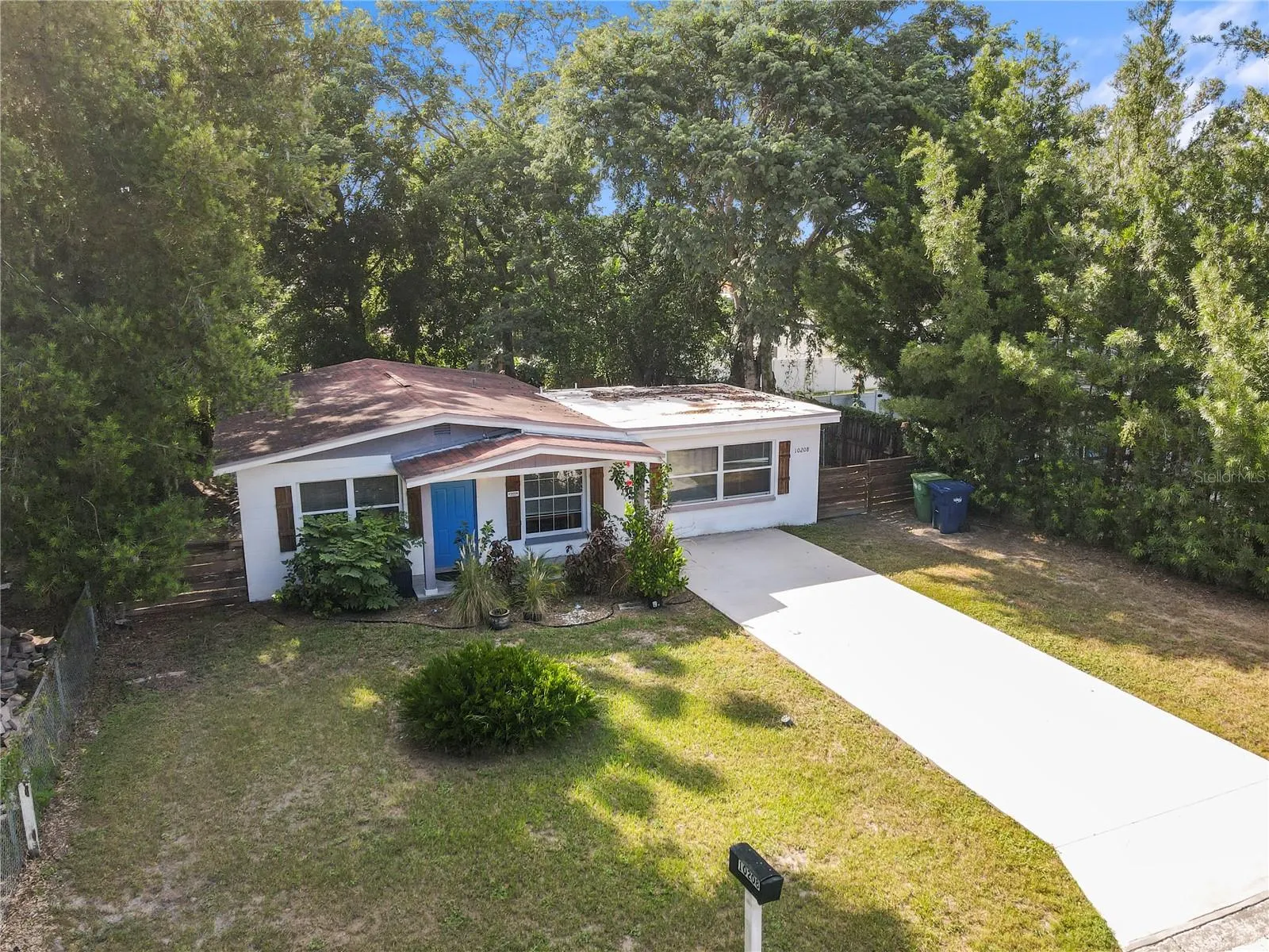 10208 LOLA ST