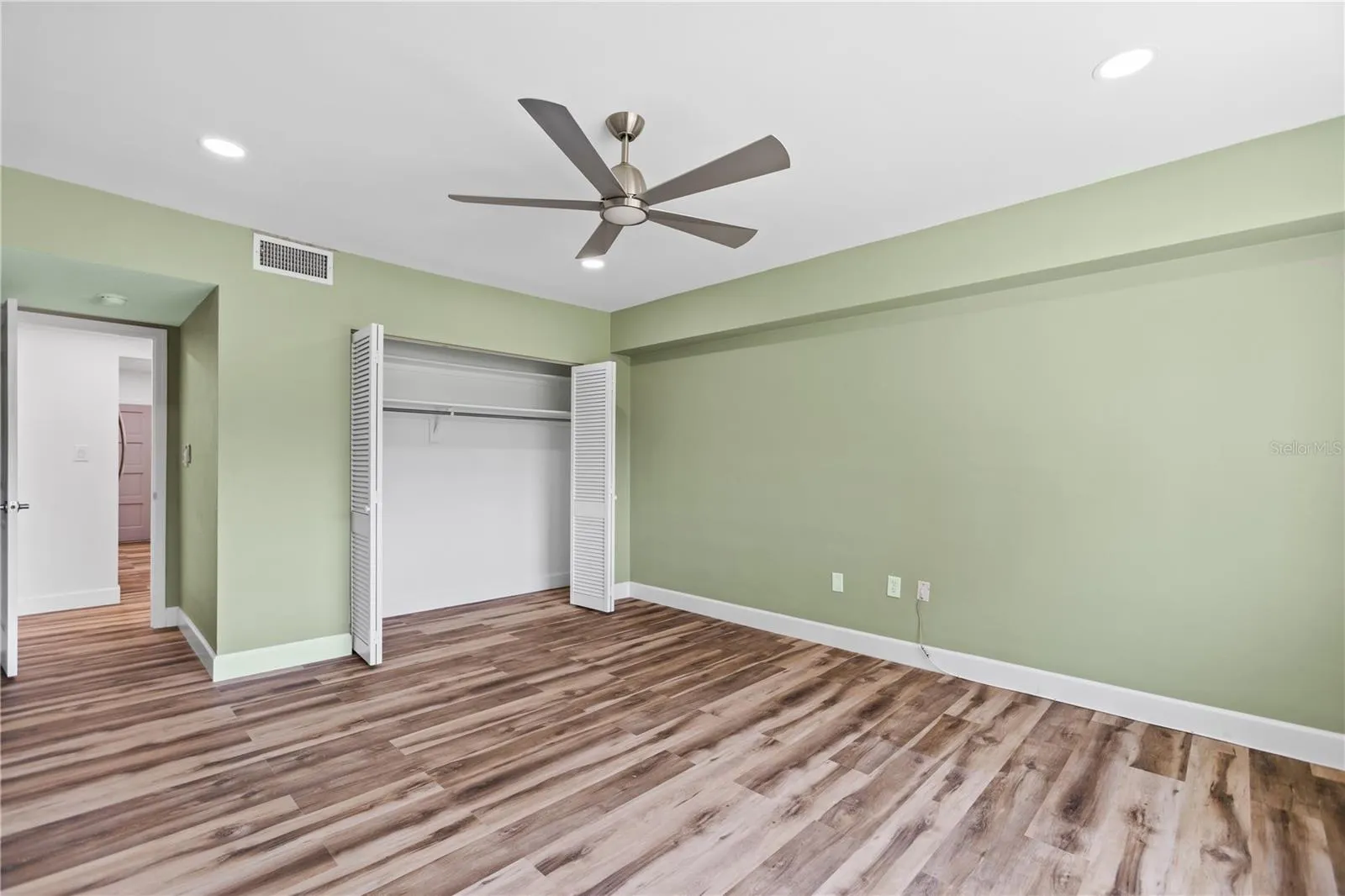 1200 N SHORE DR NE #204, #204