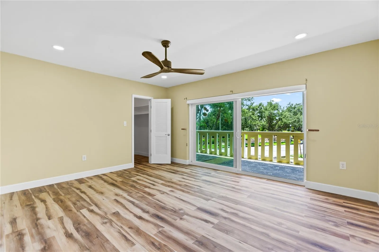 1200 N SHORE DR NE #204, #204
