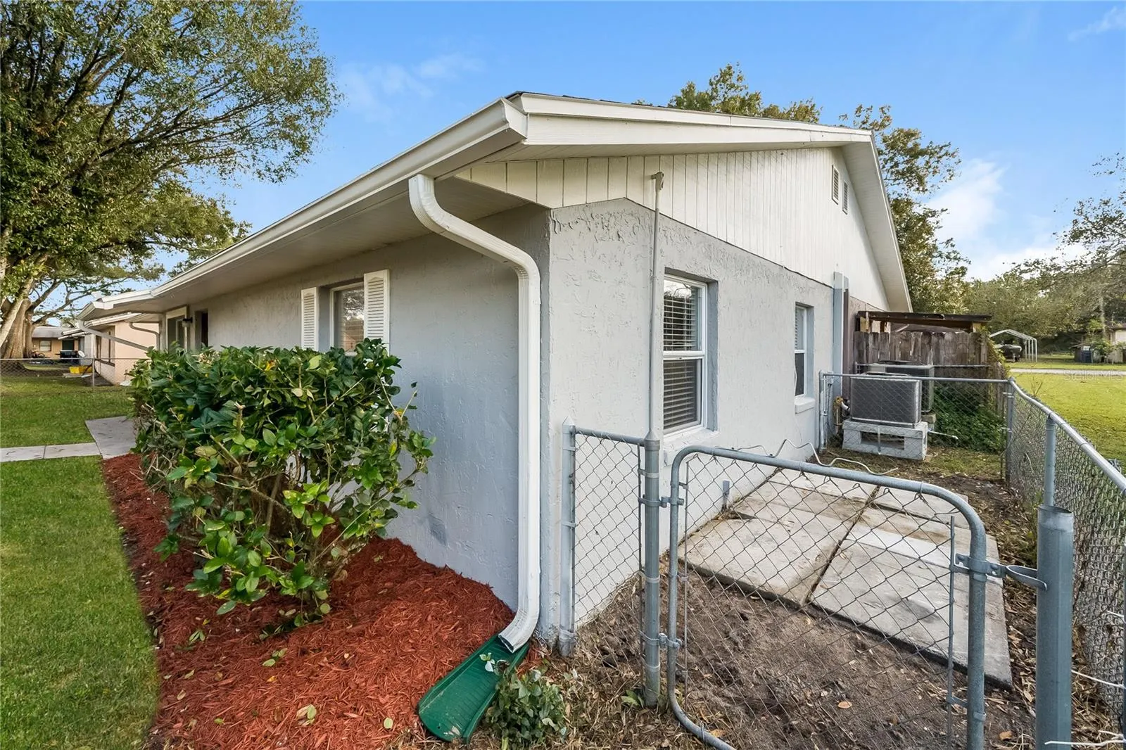 828 TRINA LN