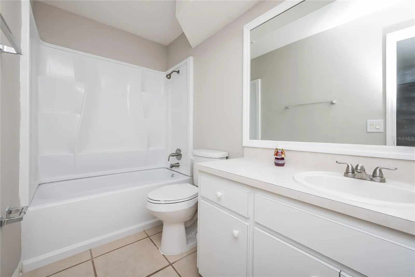 828 TRINA LN