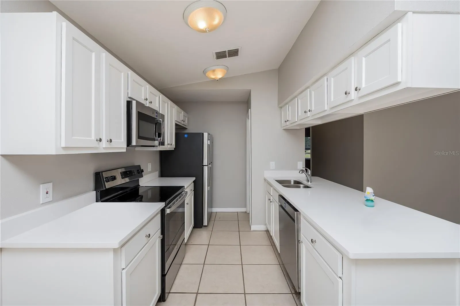 828 TRINA LN