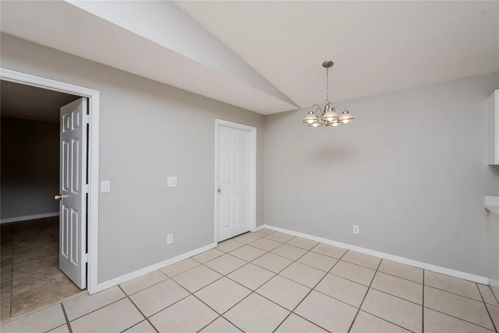 828 TRINA LN