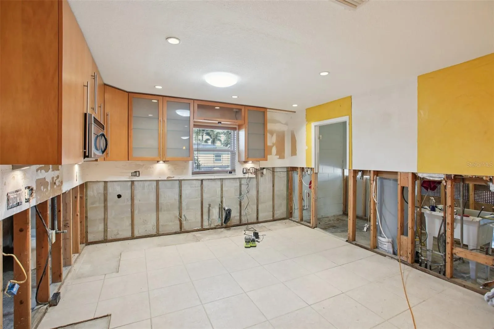 8540 RIVERSIDE