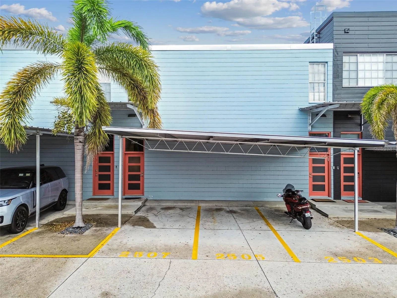 2505 W AZEELE ST