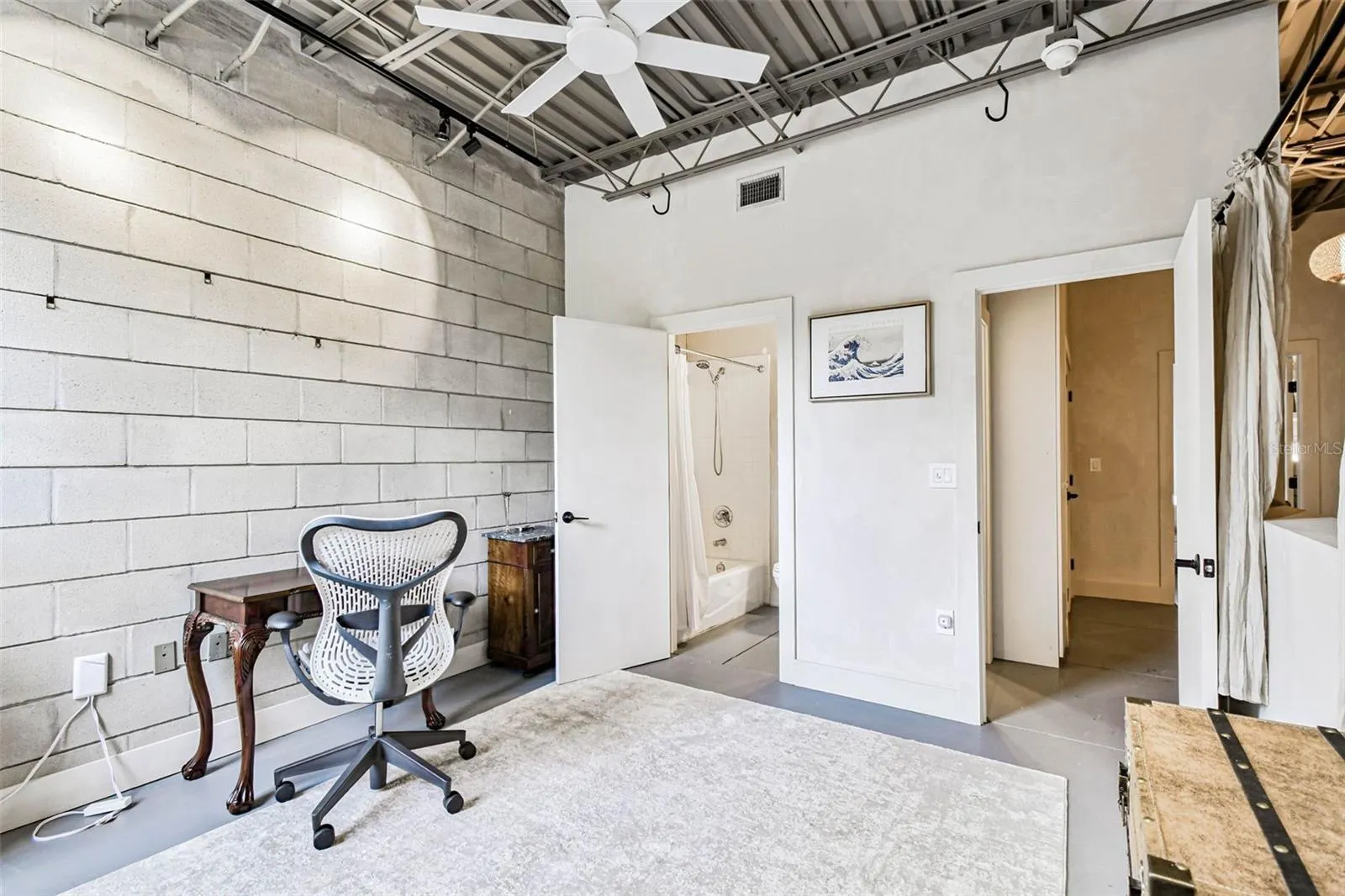 2505 W AZEELE ST