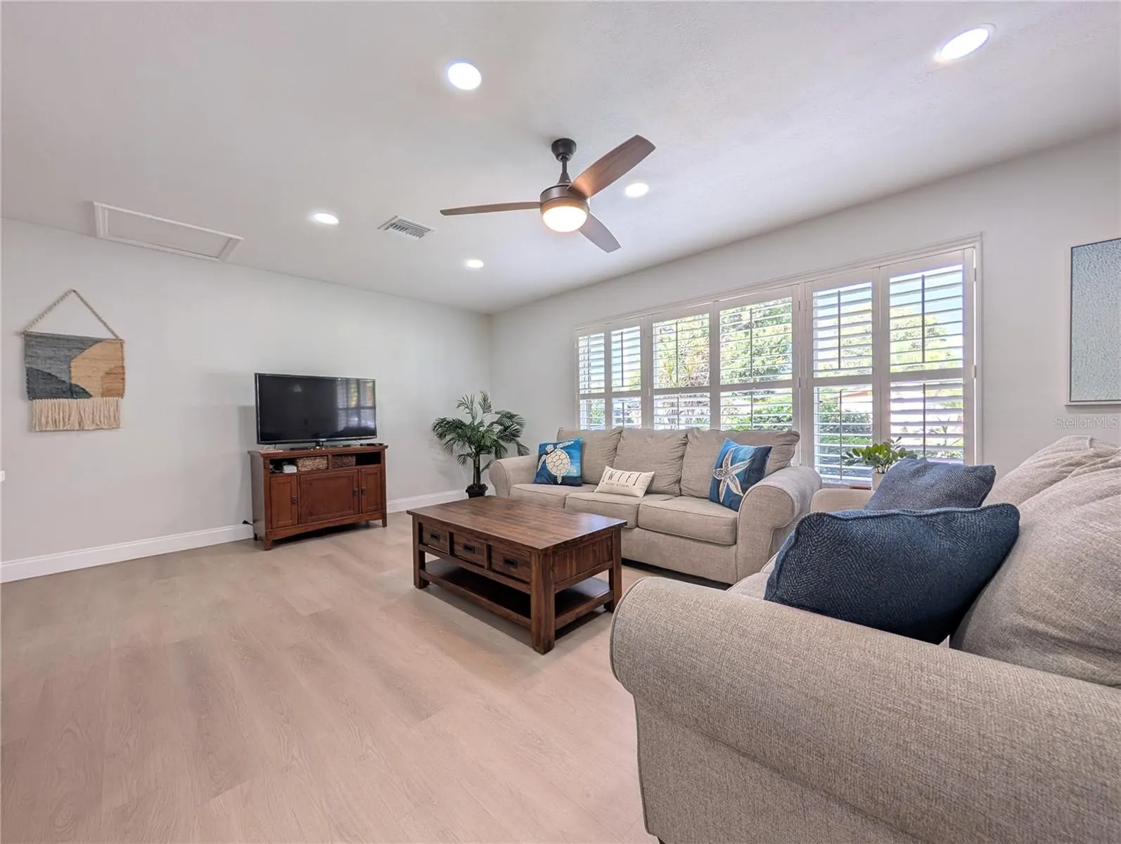 1456 S BETTY LN