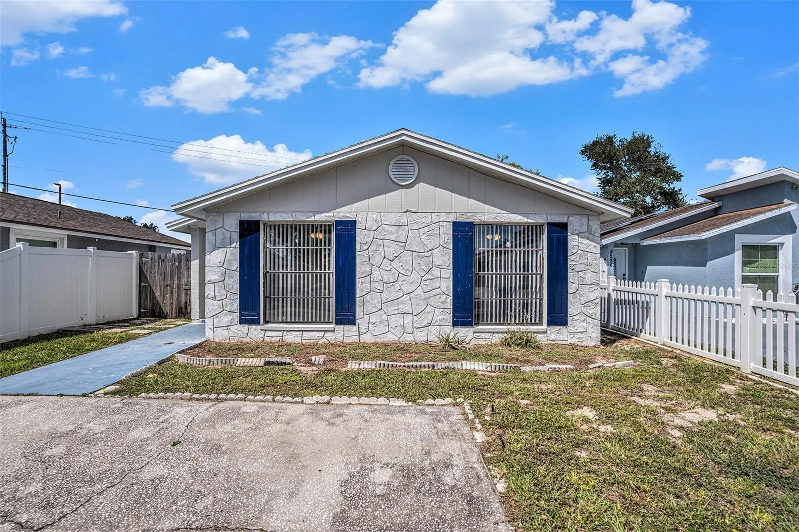 8234 RAVENCROFT DR