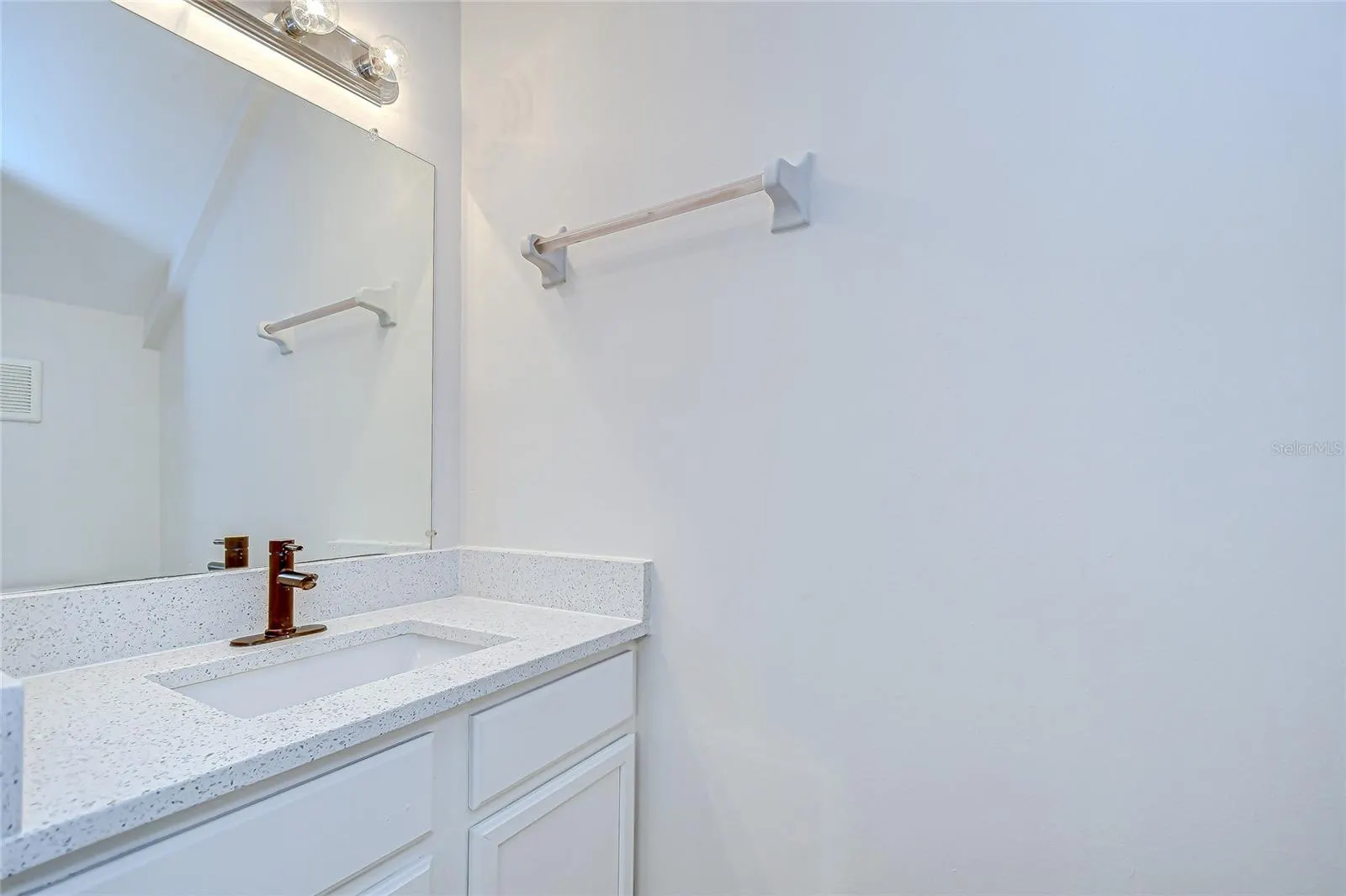 5208 SUNRIDGE PALMS DR #105, #105