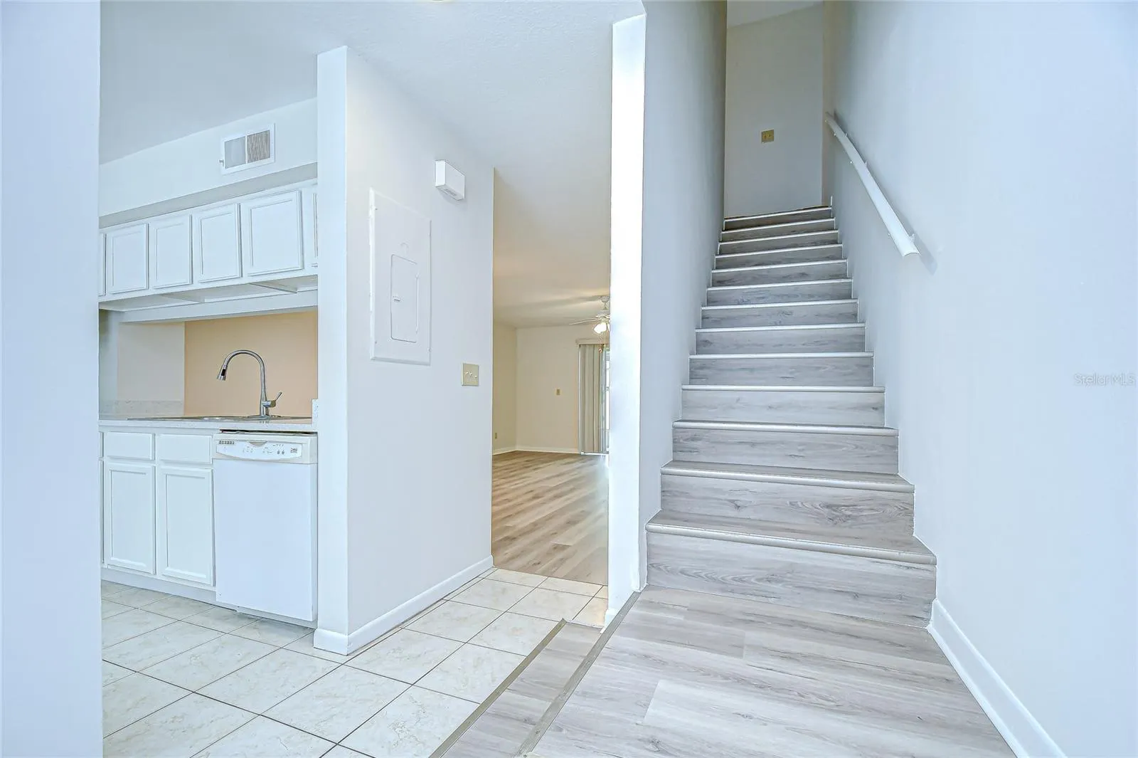 5208 SUNRIDGE PALMS DR #105, #105