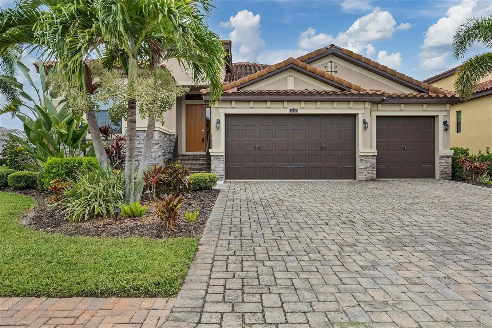 5410 TITLE ROW DR