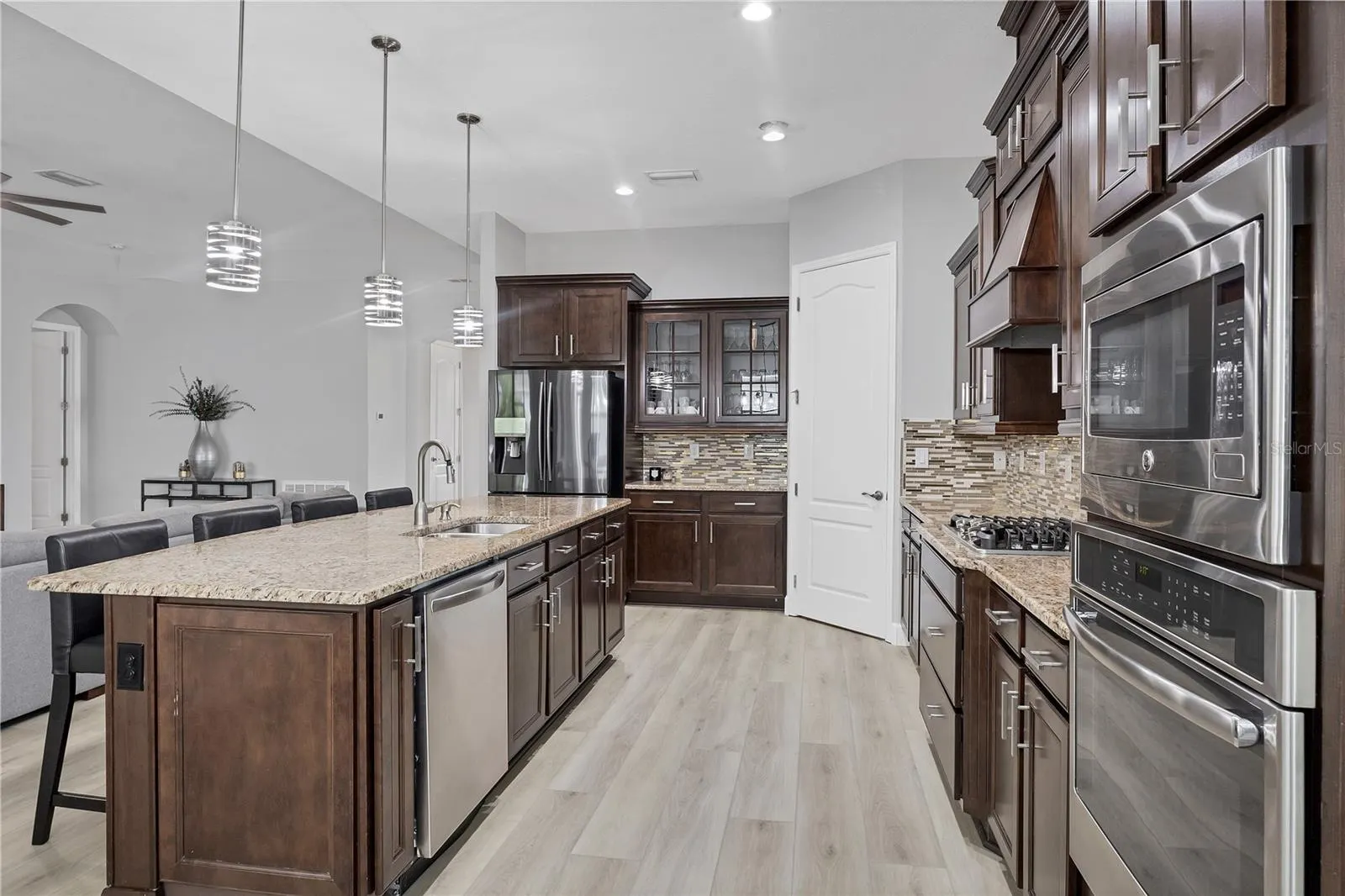 5410 TITLE ROW DR