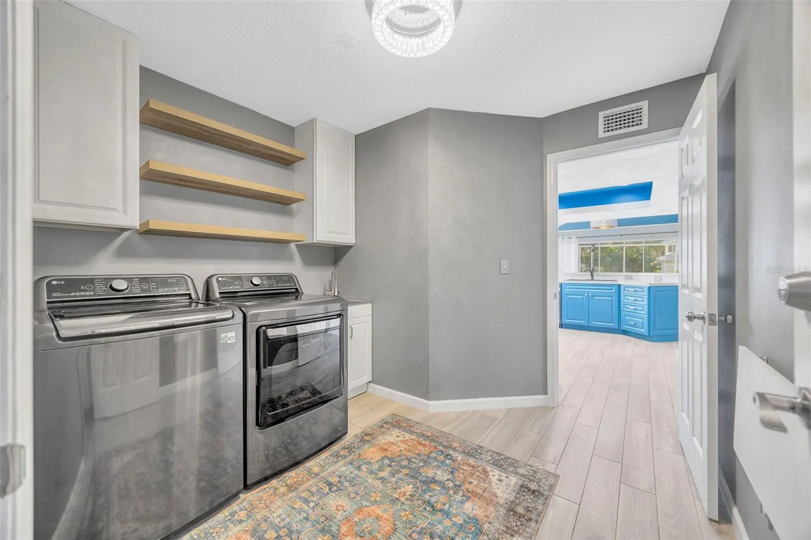 15811 SANCTUARY DR