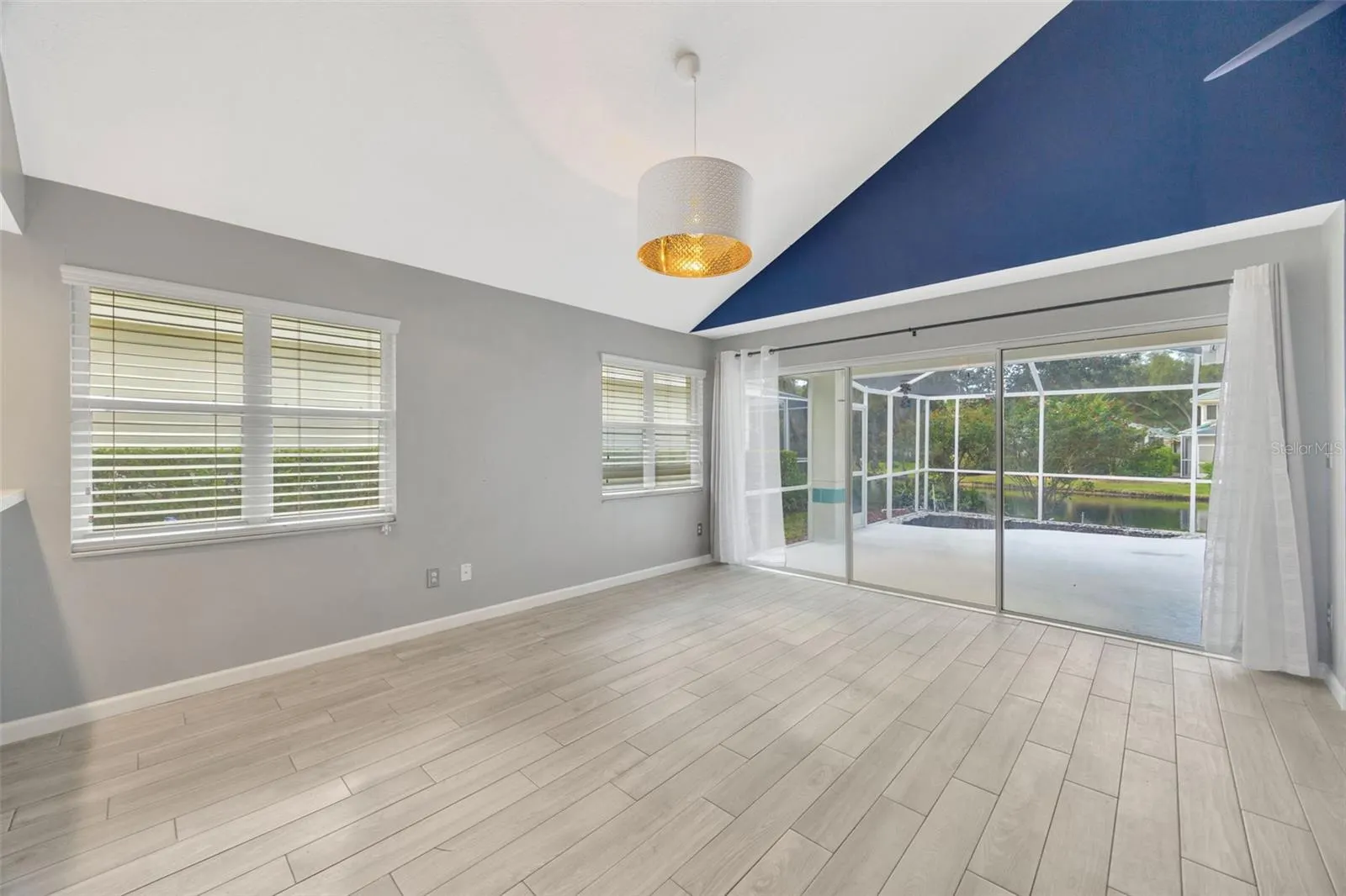 15811 SANCTUARY DR