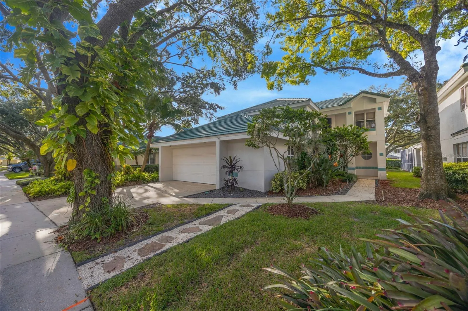 15811 SANCTUARY DR