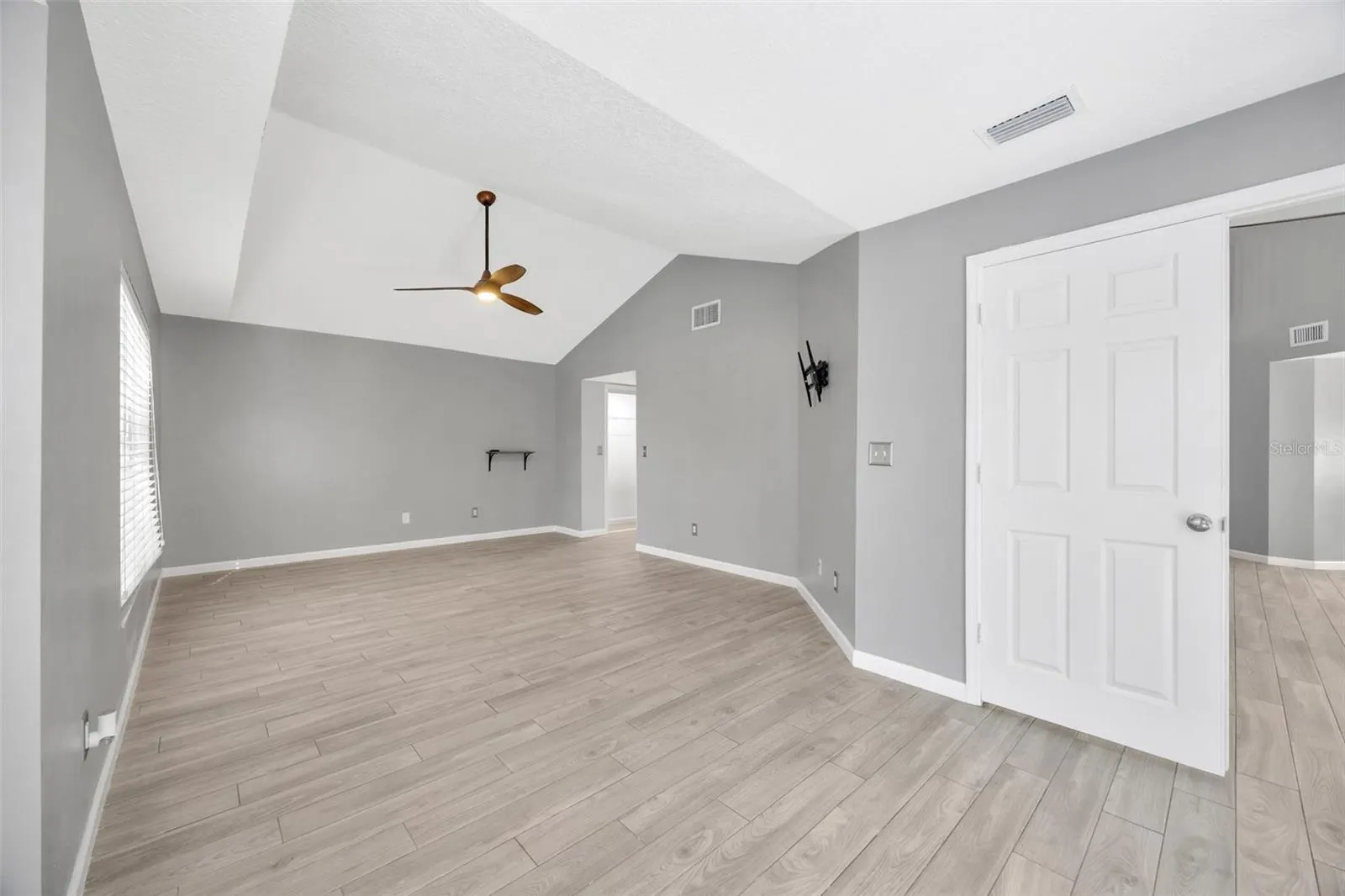 15811 SANCTUARY DR