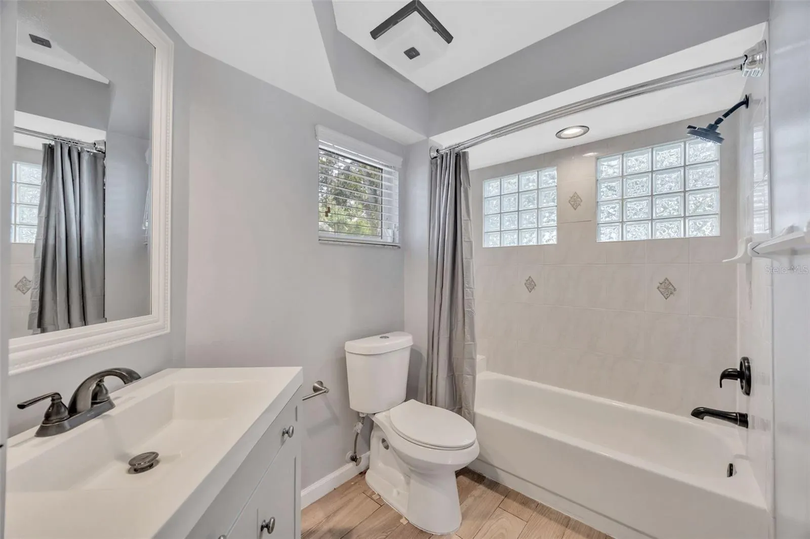 15811 SANCTUARY DR