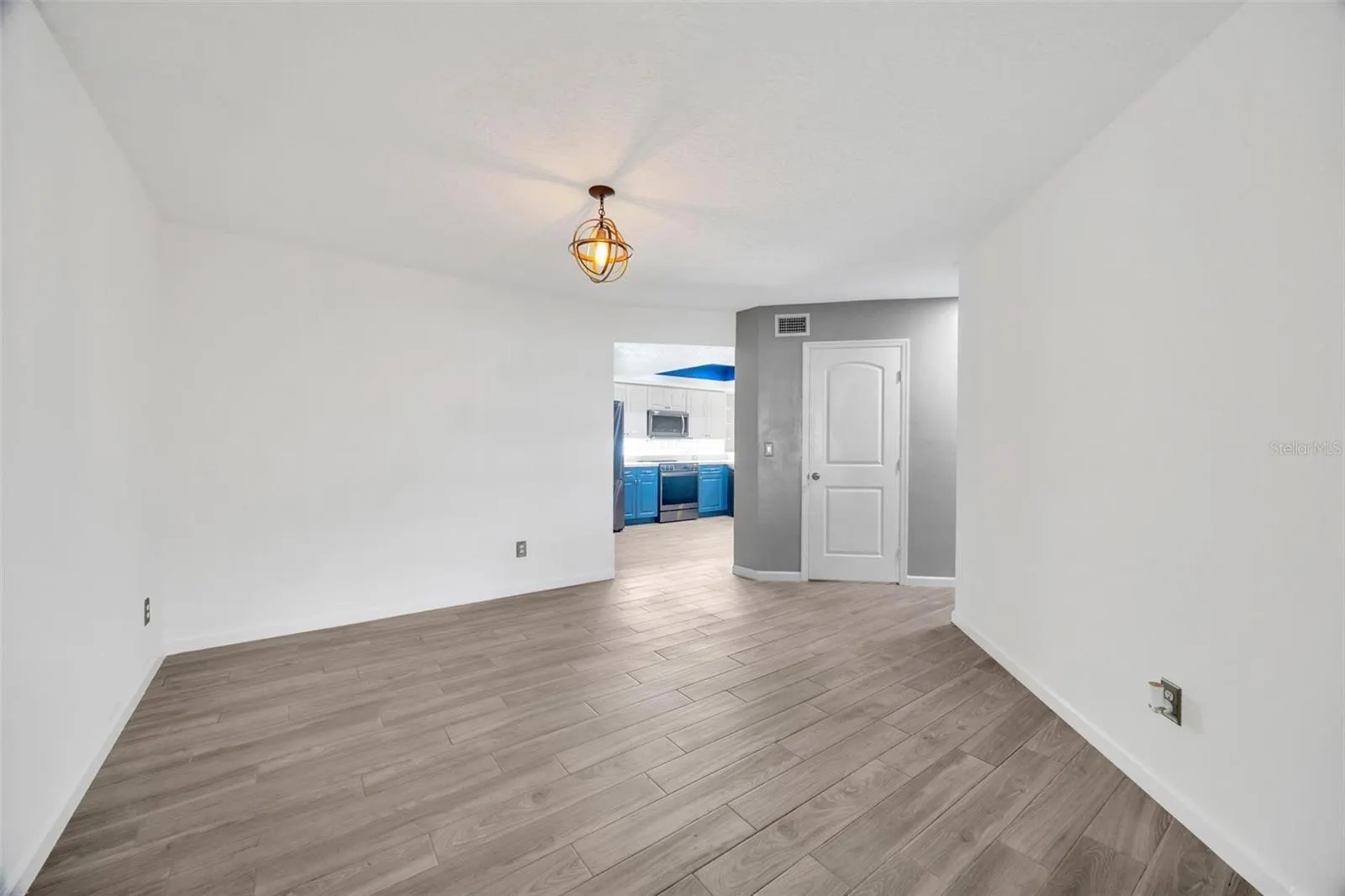15811 SANCTUARY DR