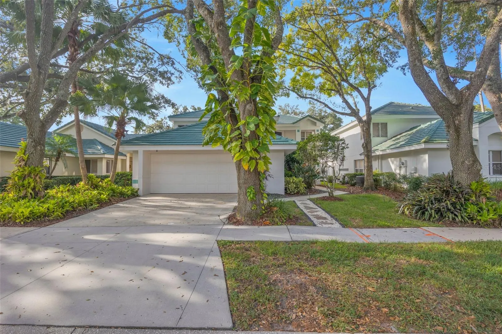 15811 SANCTUARY DR