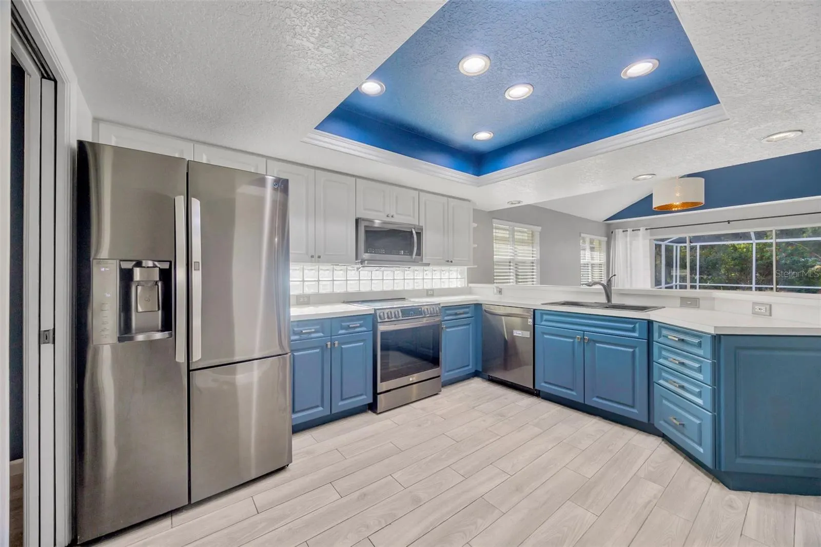 15811 SANCTUARY DR