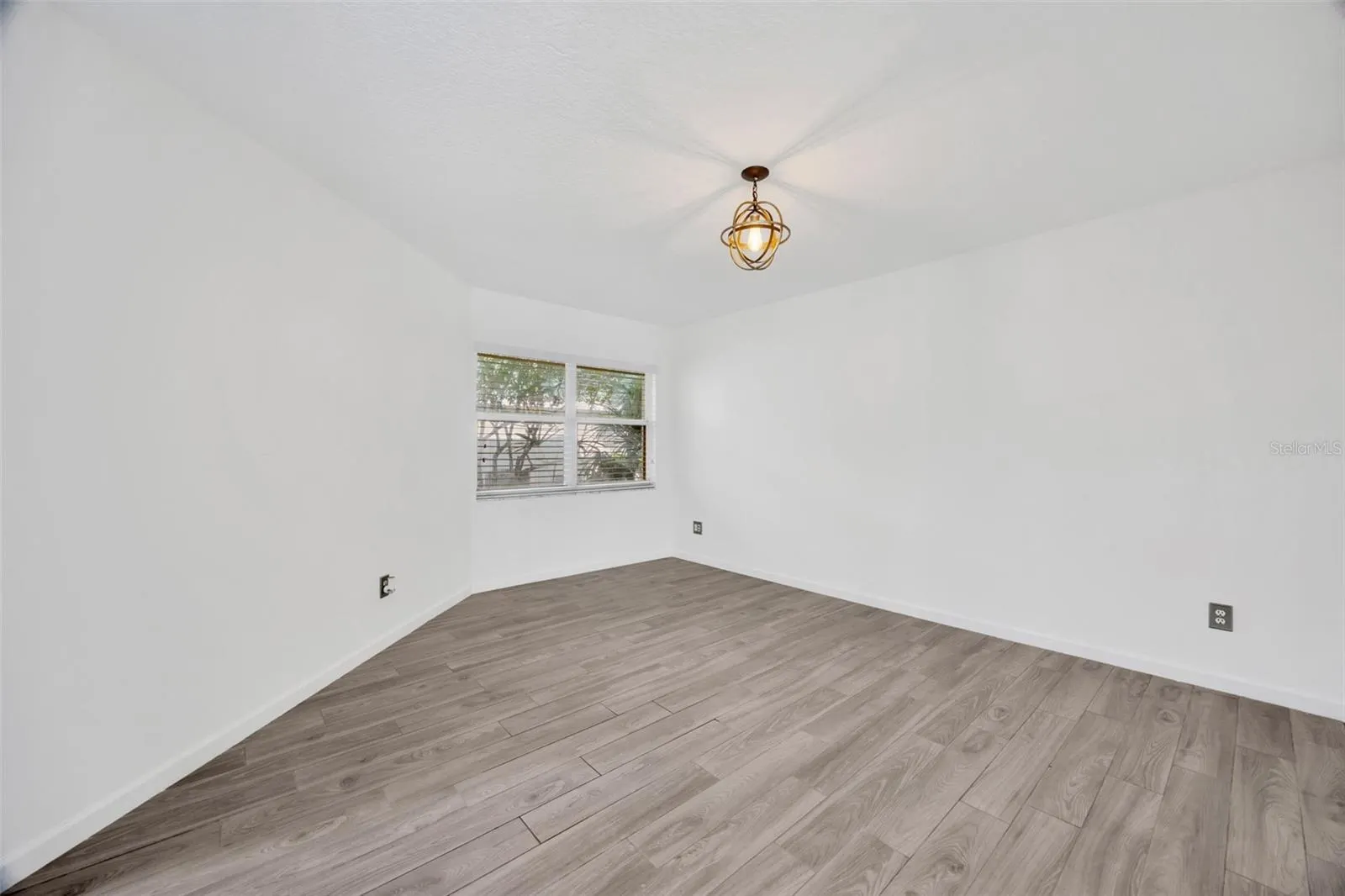 15811 SANCTUARY DR