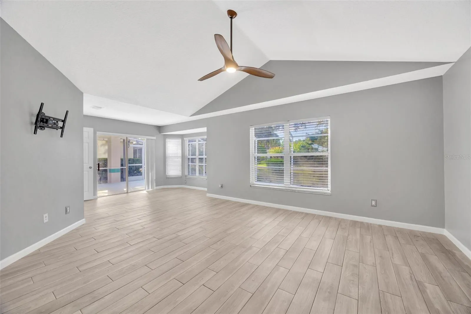 15811 SANCTUARY DR