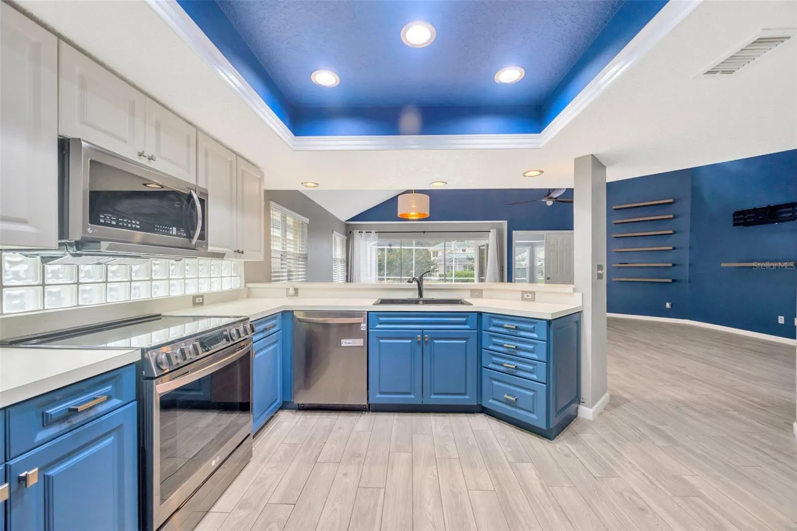 15811 SANCTUARY DR