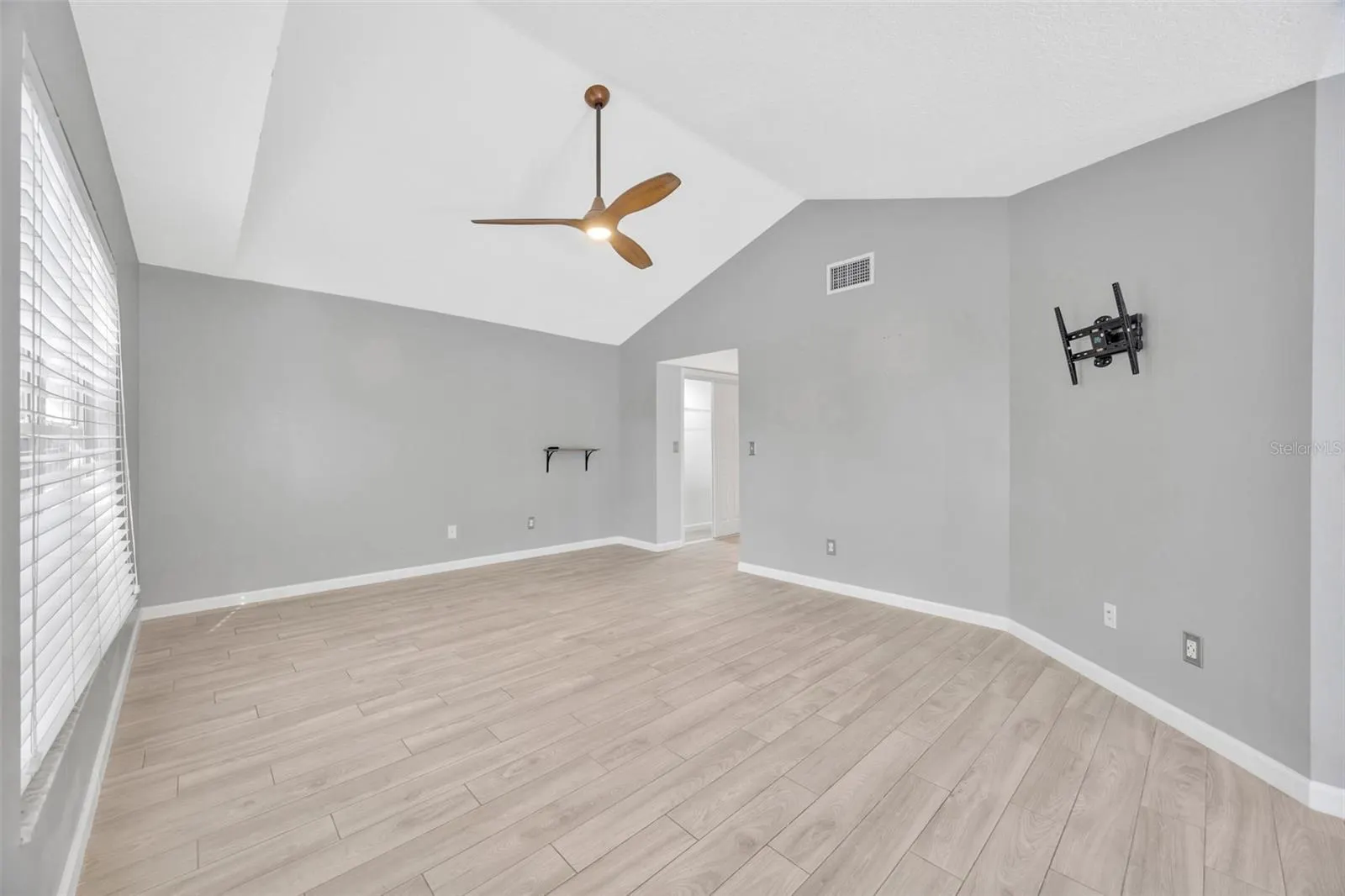 15811 SANCTUARY DR
