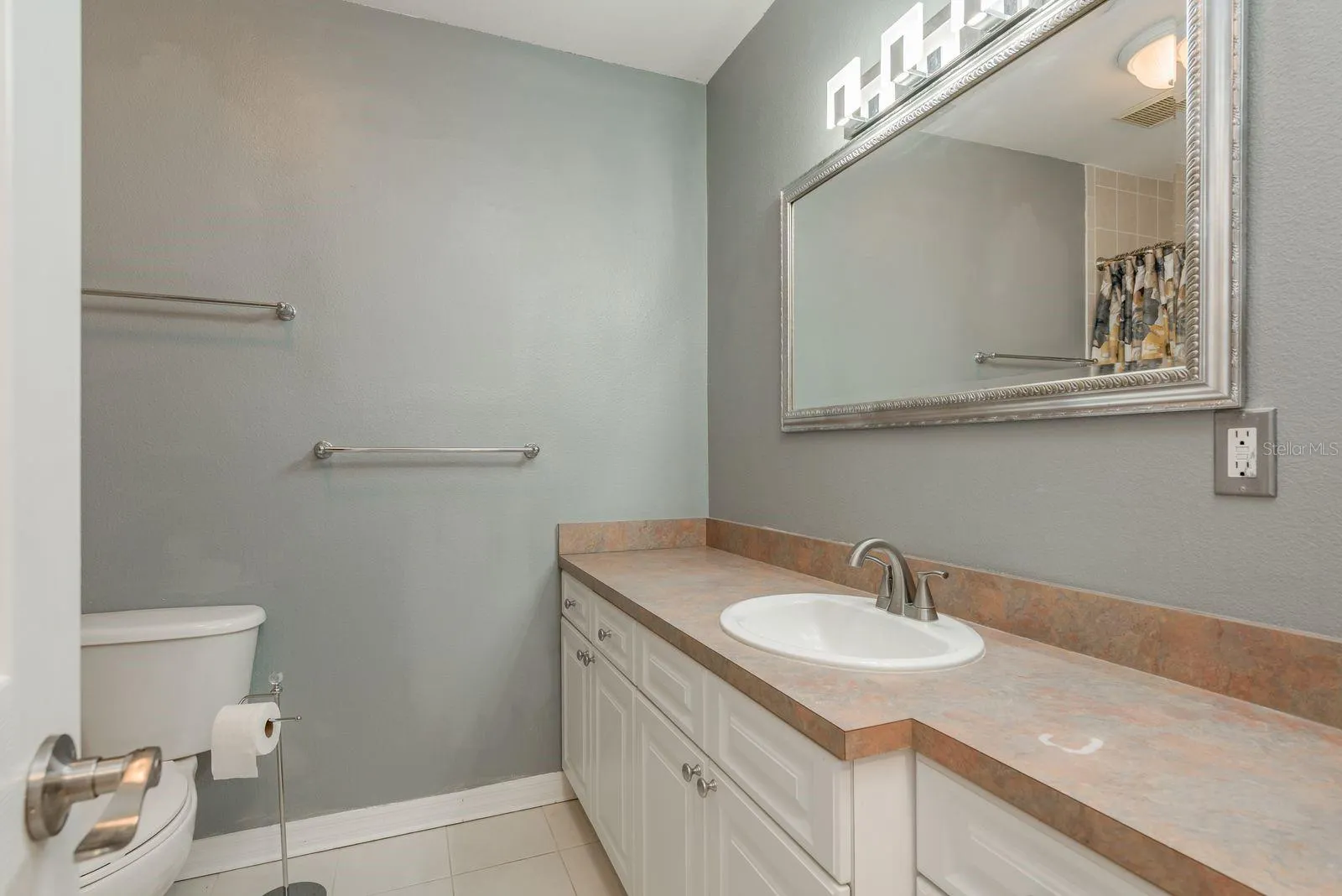 1128 SUNSET POINT RD #403, #403
