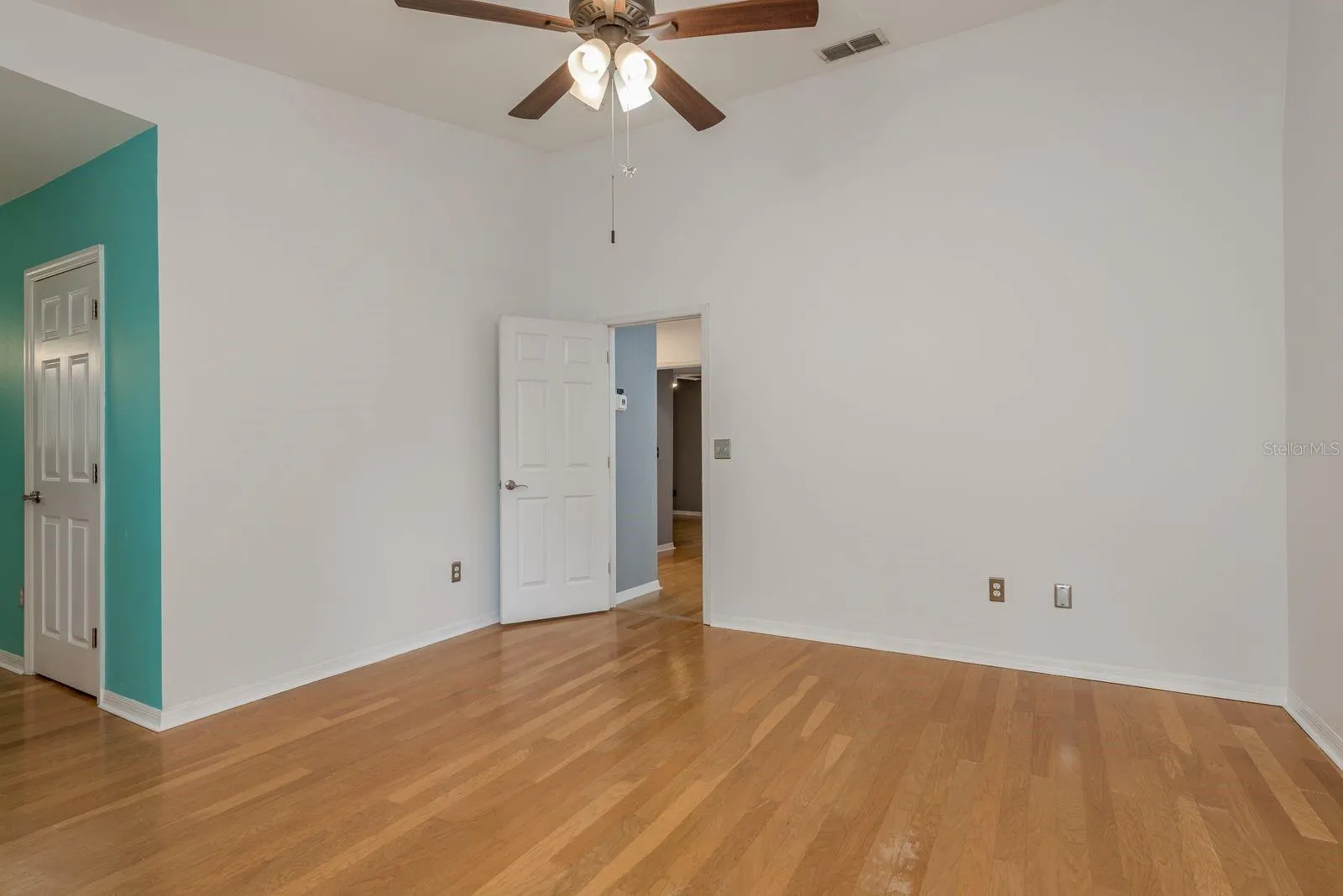 1128 SUNSET POINT RD #403, #403