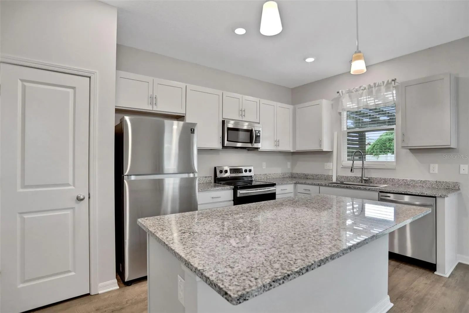 3006 THELMA ST #1/2, #1/2