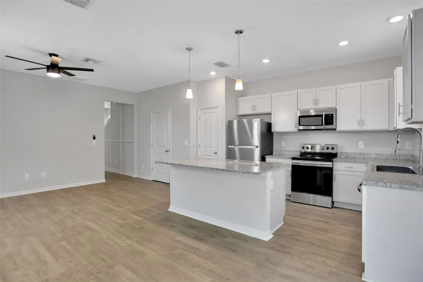 3006 THELMA ST #1/2, #1/2