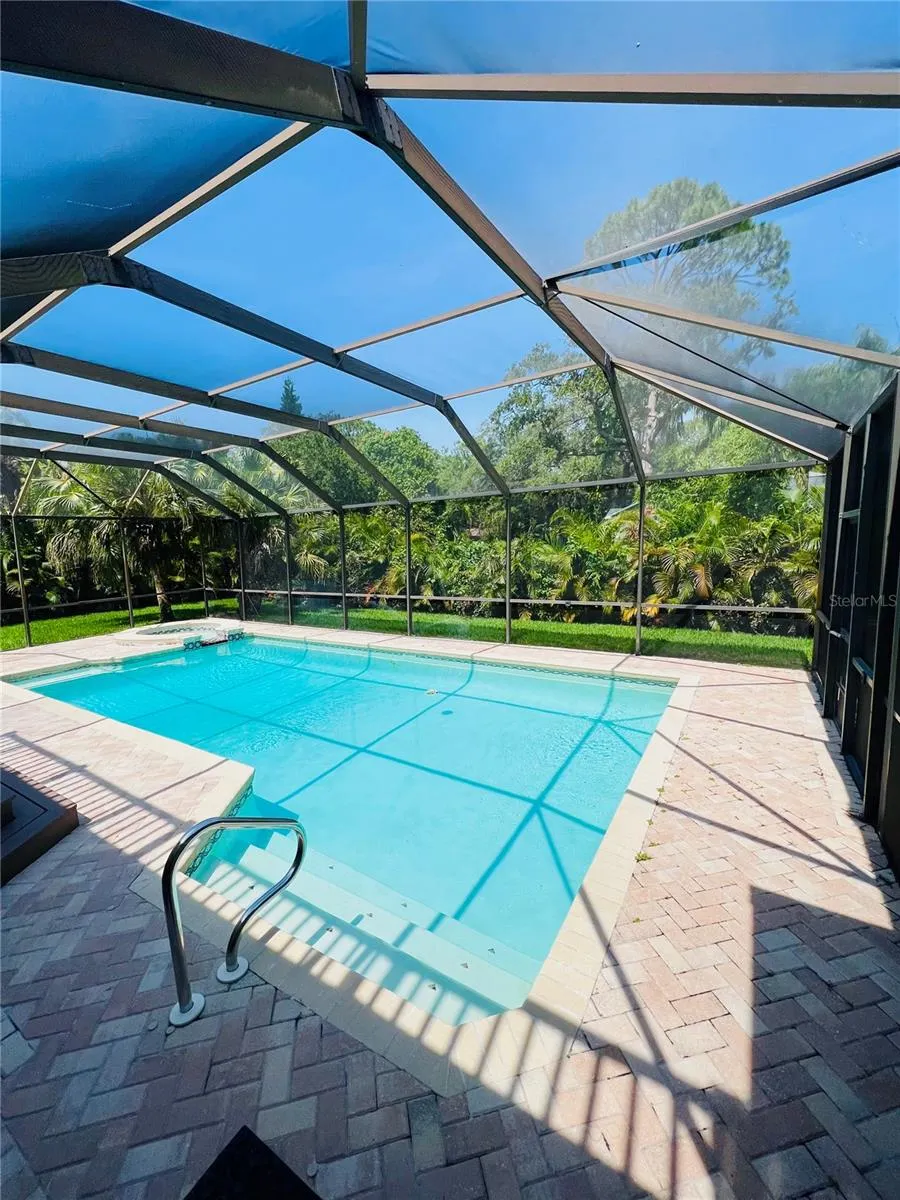 7315 HUNT CLUB LN
