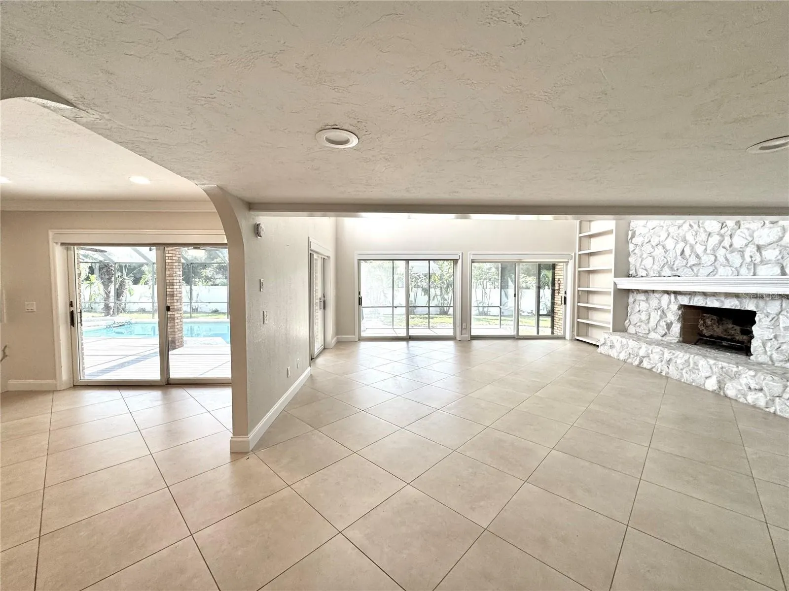7315 HUNT CLUB LN