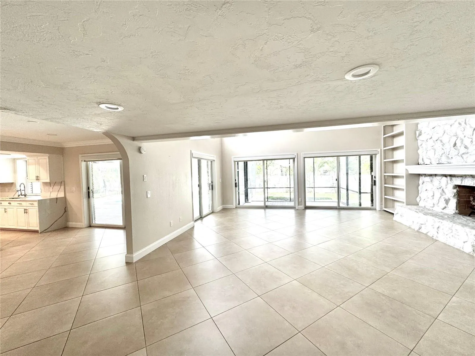 7315 HUNT CLUB LN