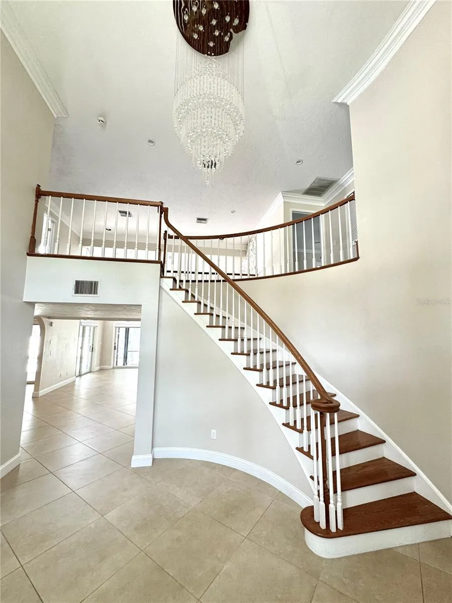 7315 HUNT CLUB LN