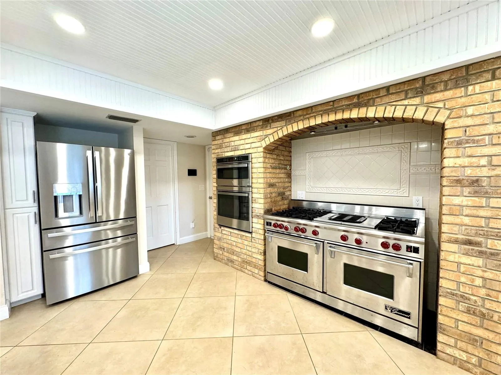 7315 HUNT CLUB LN