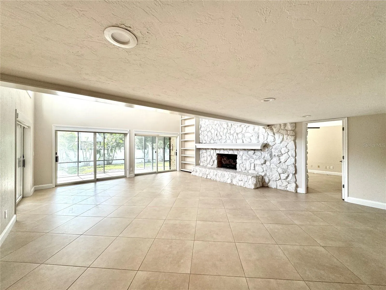 7315 HUNT CLUB LN