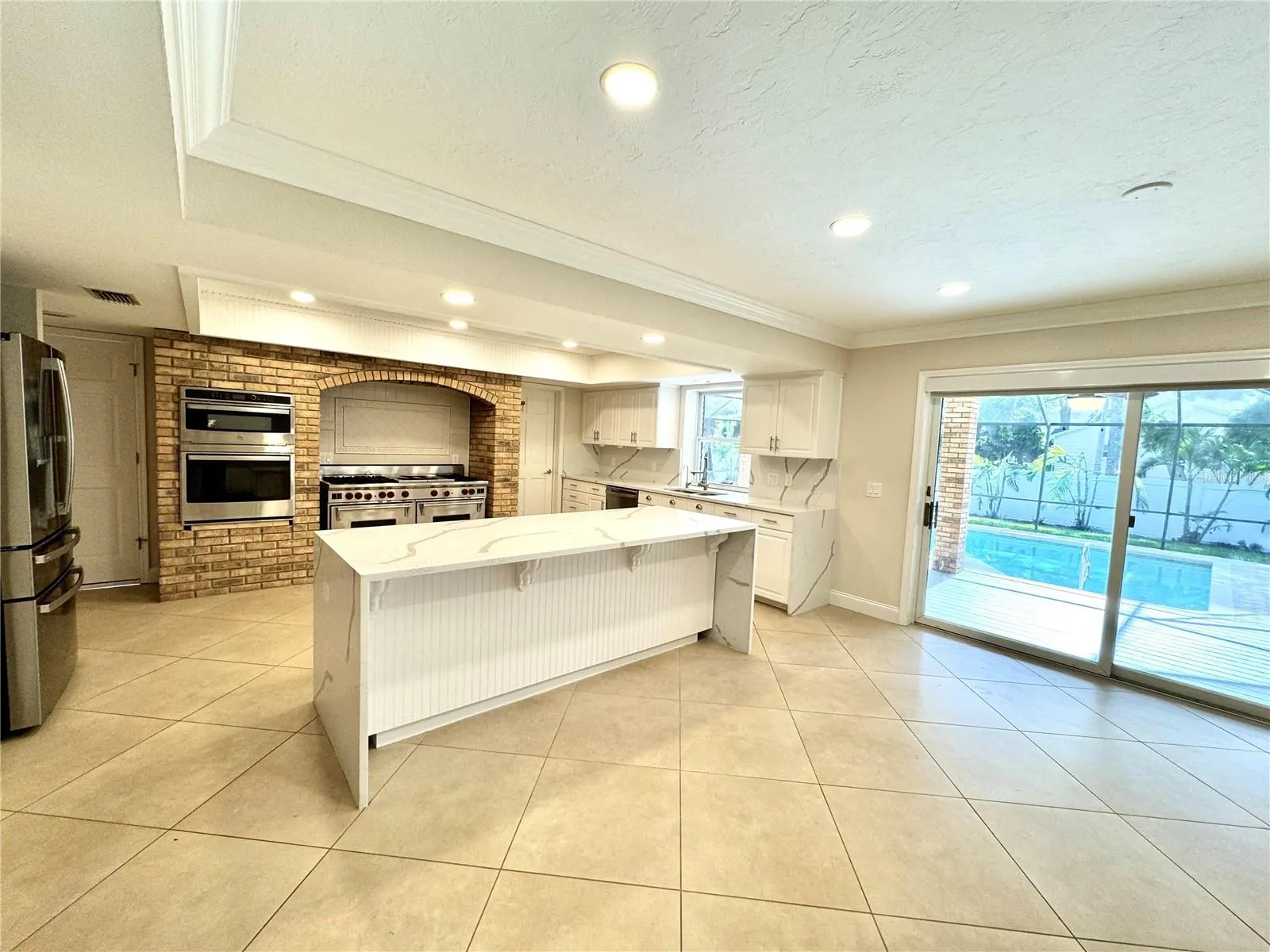 7315 HUNT CLUB LN