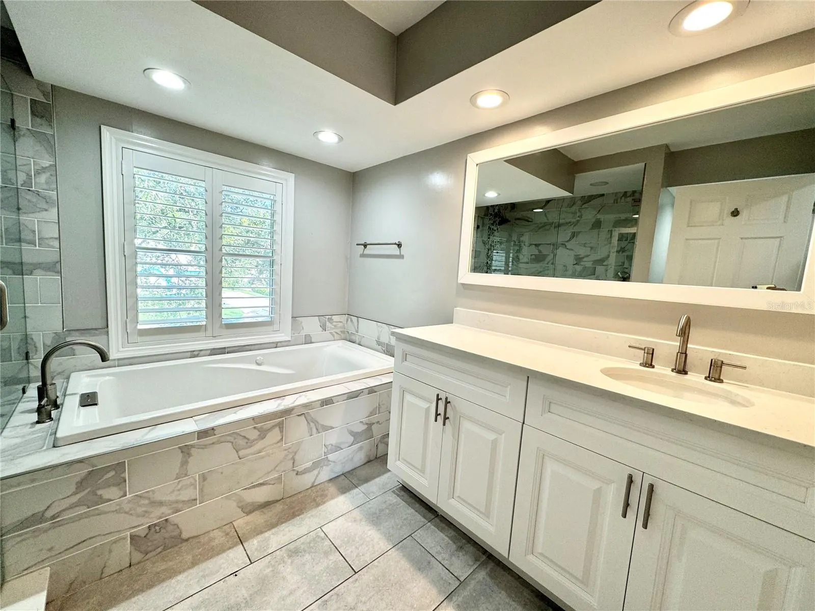 7315 HUNT CLUB LN