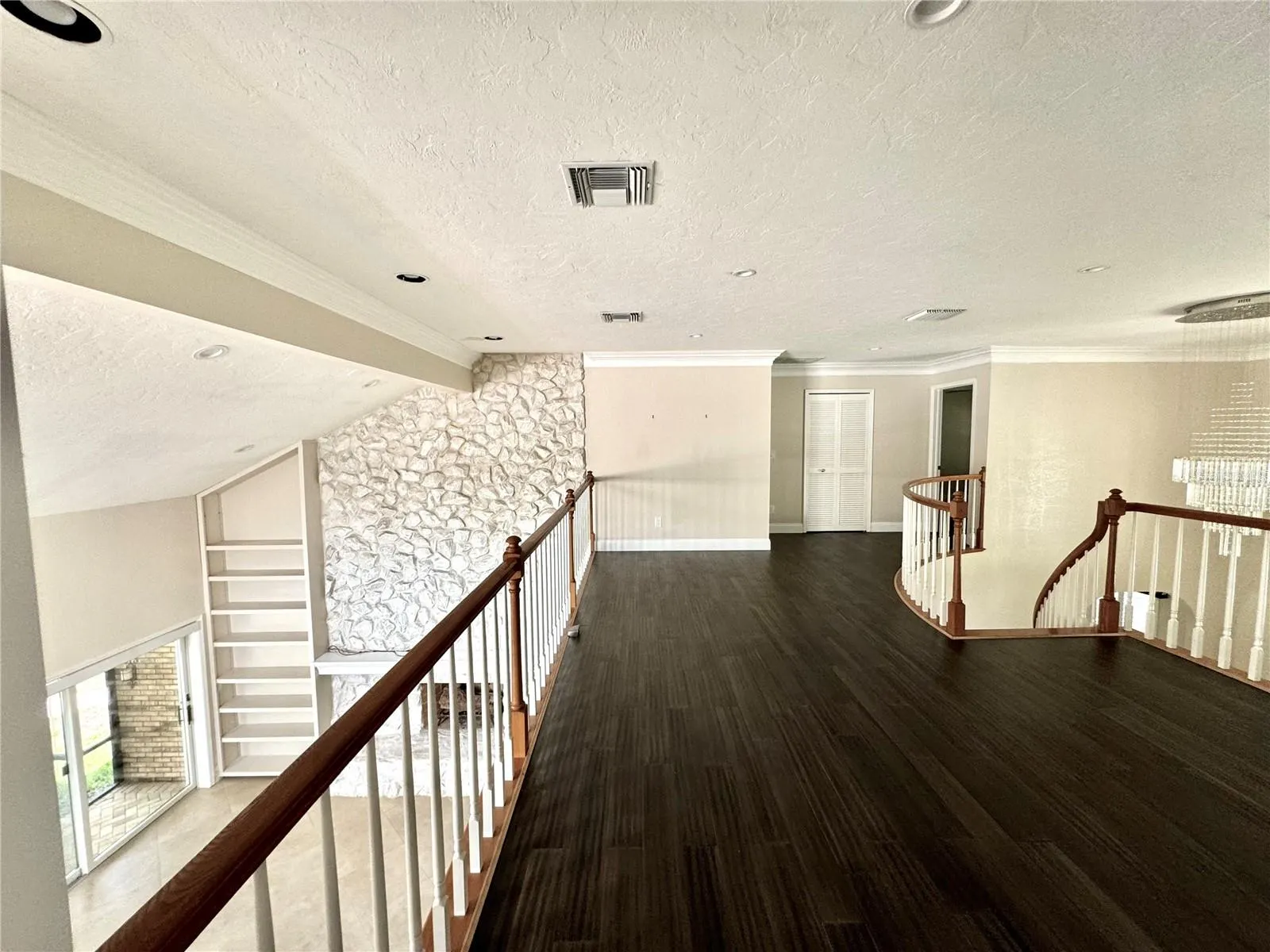 7315 HUNT CLUB LN