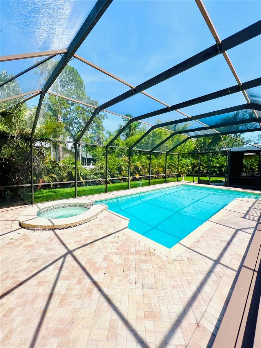 7315 HUNT CLUB LN