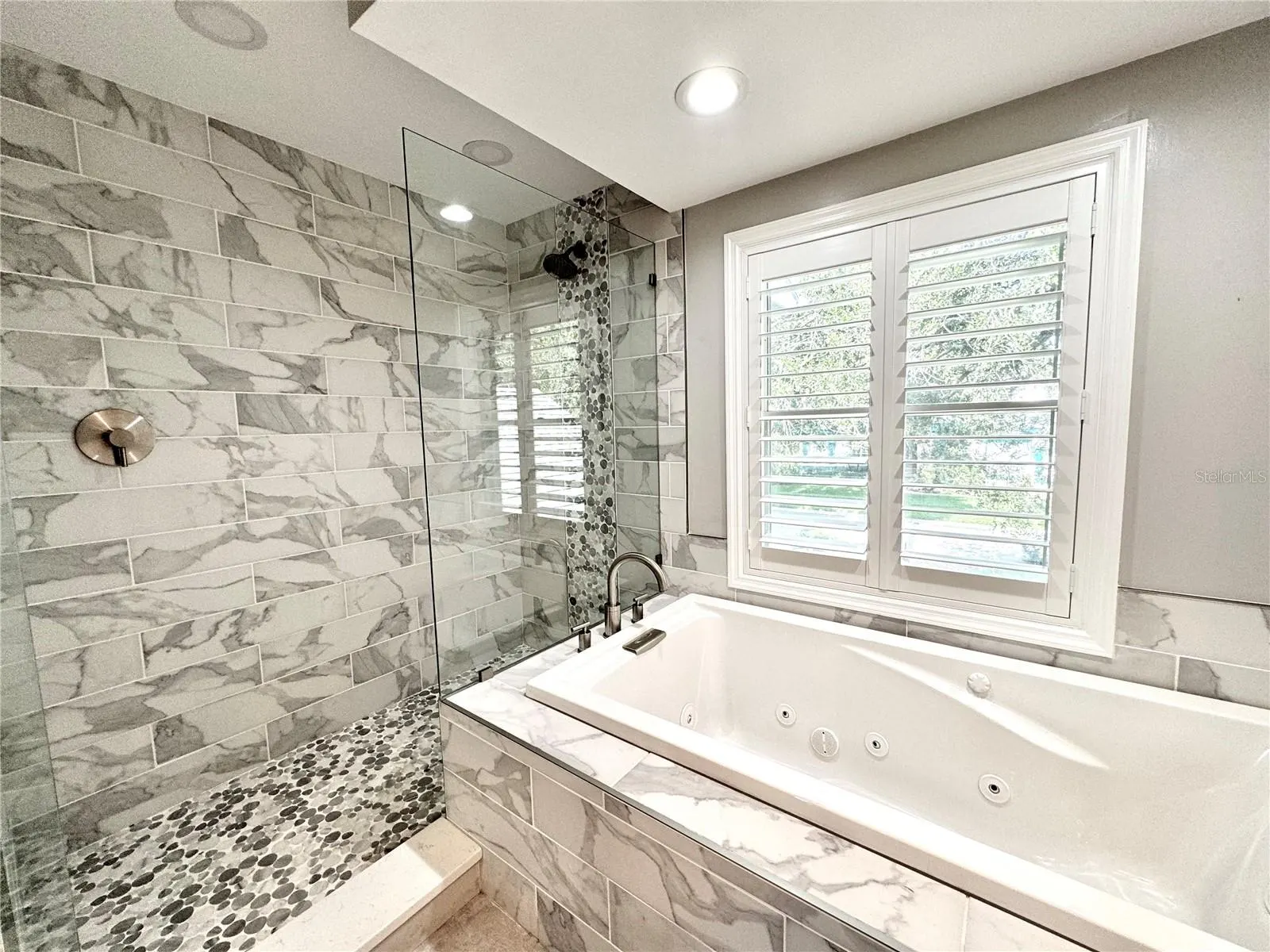 7315 HUNT CLUB LN