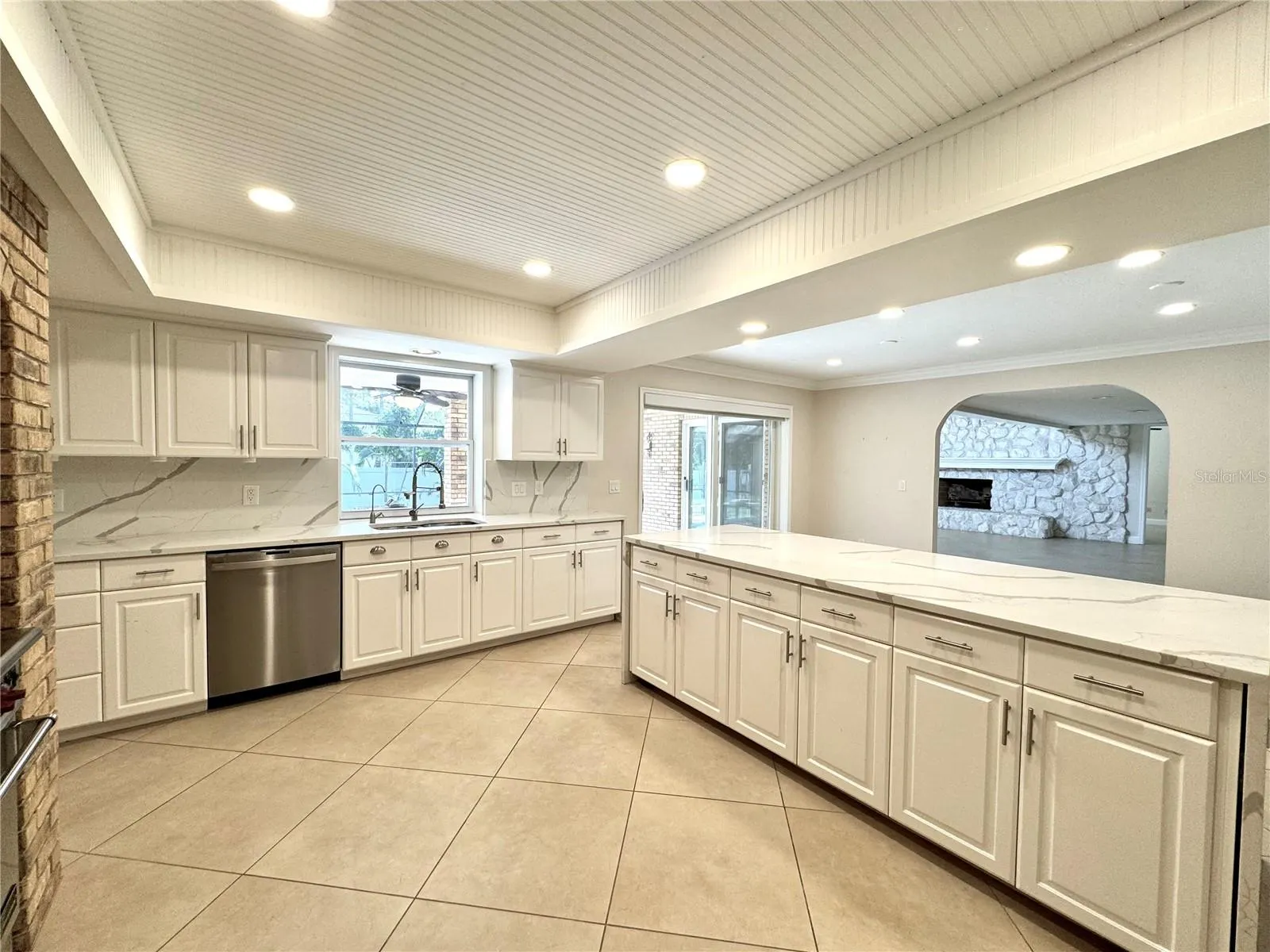 7315 HUNT CLUB LN