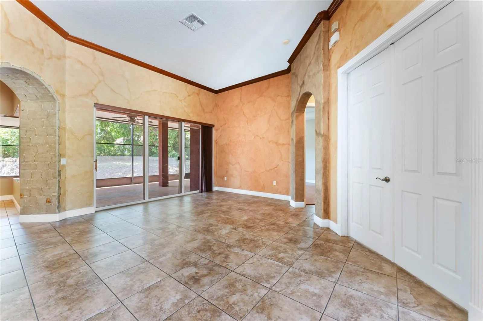 614 VINTAGE WAY