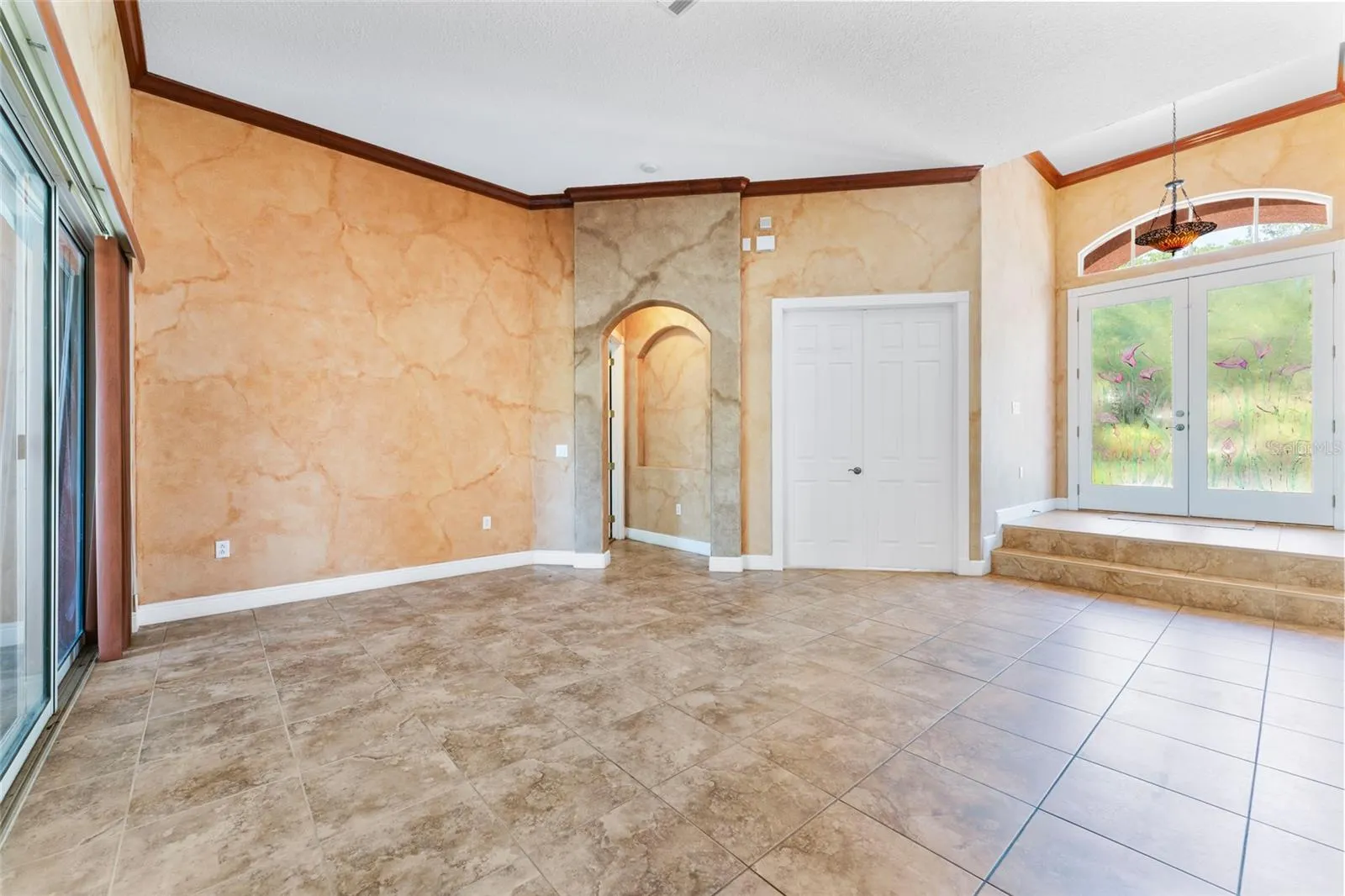 614 VINTAGE WAY