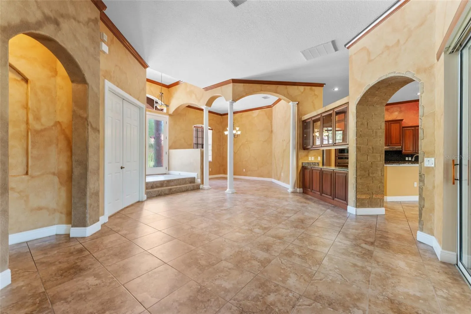 614 VINTAGE WAY