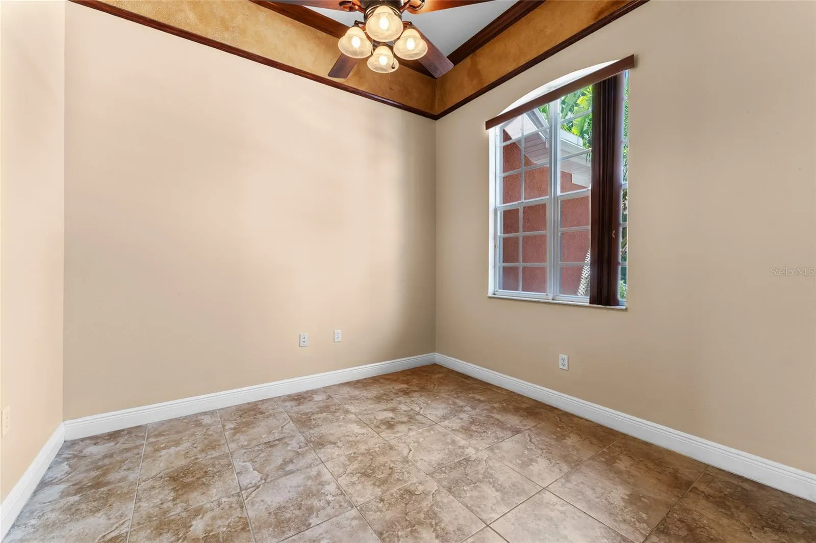 614 VINTAGE WAY