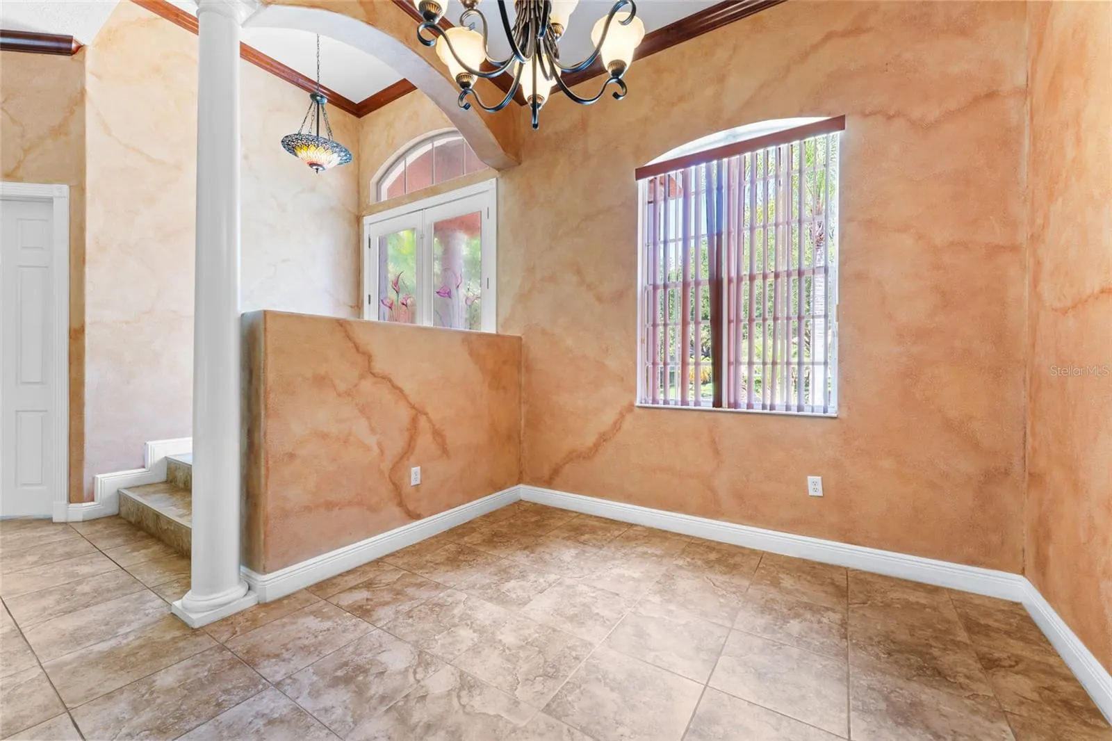 614 VINTAGE WAY