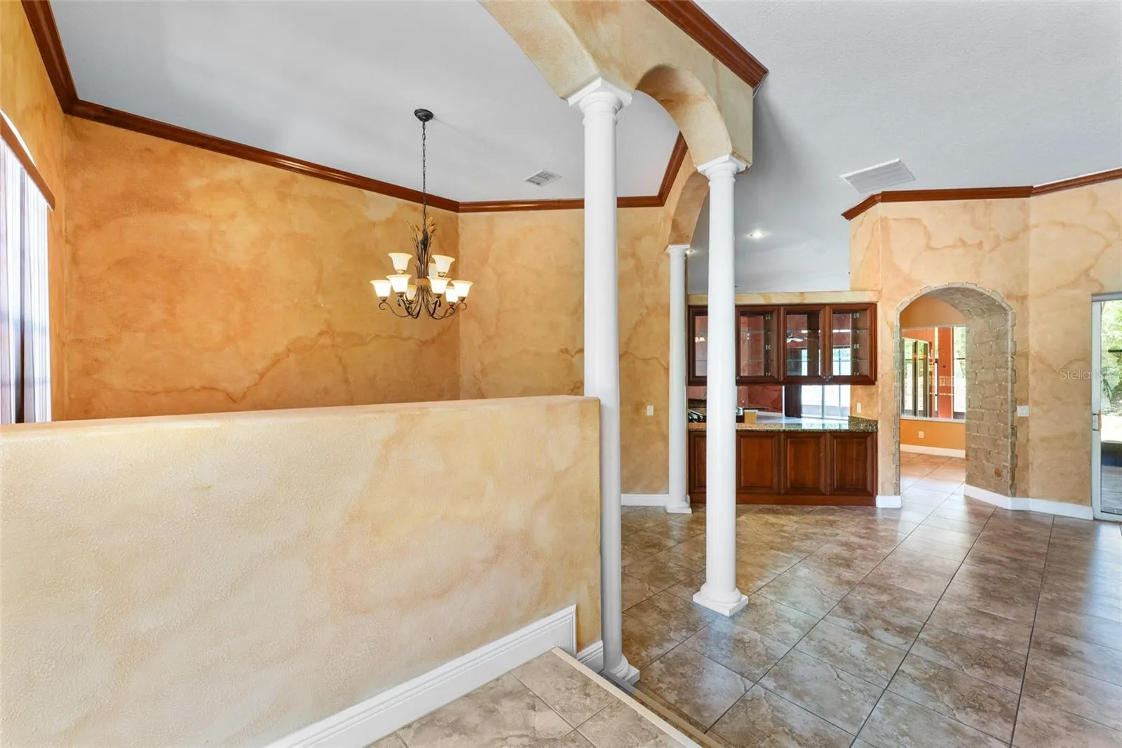 614 VINTAGE WAY